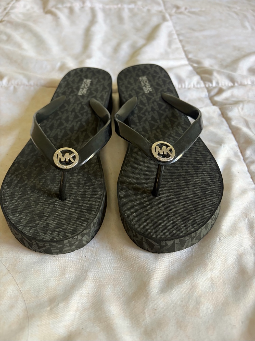 Michael Kors Women’s Sandles. Small wedge 7.5
